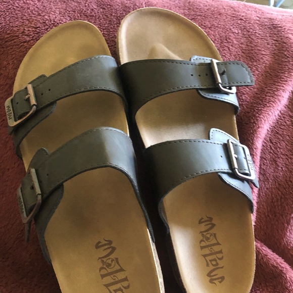 Sandals - Picture 5 of 10
